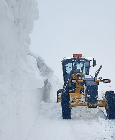 erzurumun-palandoken-ve-kirsalinda-bahar-karla-mucadele-3-metreyi-asan-karla-zorlu-gunler-9n4OJFts.jpg