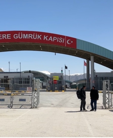 esendere-sinir-kapisinda-tansiyon-ve-guvenlik-onlemleri-yolcu-ve-ticaret-akisinda-yeni-duzenlemeler-UhshriEi.jpg