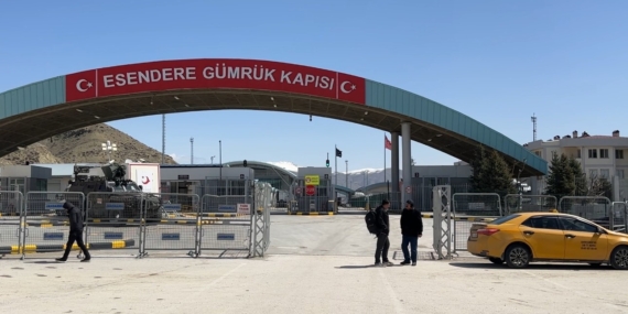 esendere-sinir-kapisinda-tansiyon-ve-guvenlik-onlemleri-yolcu-ve-ticaret-akisinda-yeni-duzenlemeler-UhshriEi.jpg