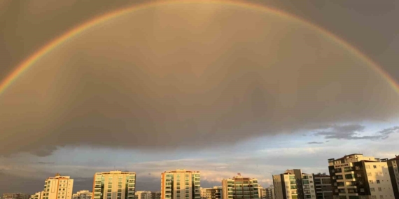 Gökkuşağıyla Şehrin Sıradışı Baharı: Diyarbakır’da Değişen Hava Koşulları ve Parlak Gösteri