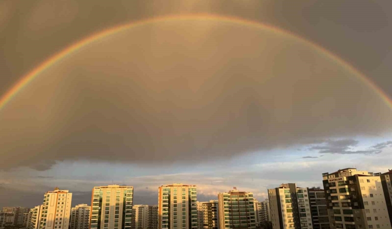 gokkusagiyla-sehrin-siradisi-bahari-diyarbakirda-degisen-hava-kosullari-ve-parlak-gosteri-wwpP5TIv.jpg