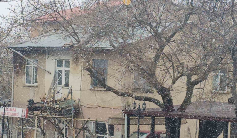 harputta-nisan-ortasinda-kar-surprizi-1200-rakimli-tarihin-ici-karla-kaplandi-hrsSK1nG.jpg