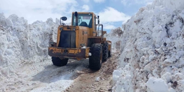 hasanovada-yogun-kar-temizligiyle-yol-ulasima-acildi-burmatas-mezrasinda-kis-mucadelesi-HbwEXEHA.jpg
