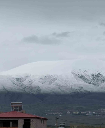 igdirda-bahar-sonrasi-kar-yukselen-daglar-beyaza-burundu-sLRdQD1b.jpg