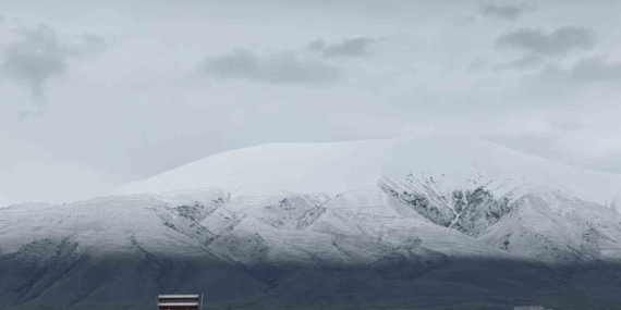 Iğdır’da Bahar Sonrası Kar: Yükselen Dağlar Beyaza Büründü