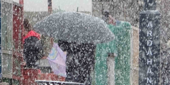 İstanbul ve Ötesinde Mevsim Şokları: Kar Yağışı Şehri Şenlendirdi