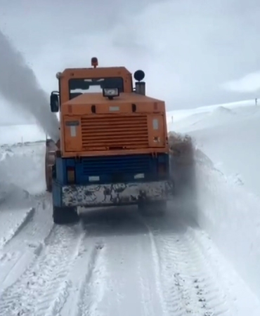 kars-ve-cevresinde-karla-mucadele-33-koy-yolu-kapali-cig-uyarisi-devam-ediyor-Lf2Rlezv.jpg