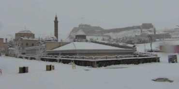 karsta-bahari-erteleyen-kar-yagisi-ve-sehir-genelinde-uyanan-beyaz-manzara-mpQDfzr3.jpg