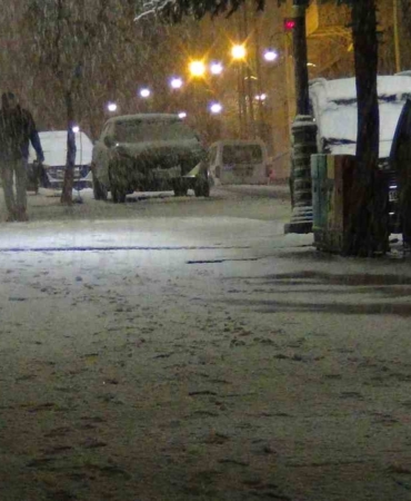 karsta-nisan-akisinda-surpriz-kar-yagisi-ve-yollarin-durumu-GiUHSNhp.jpg