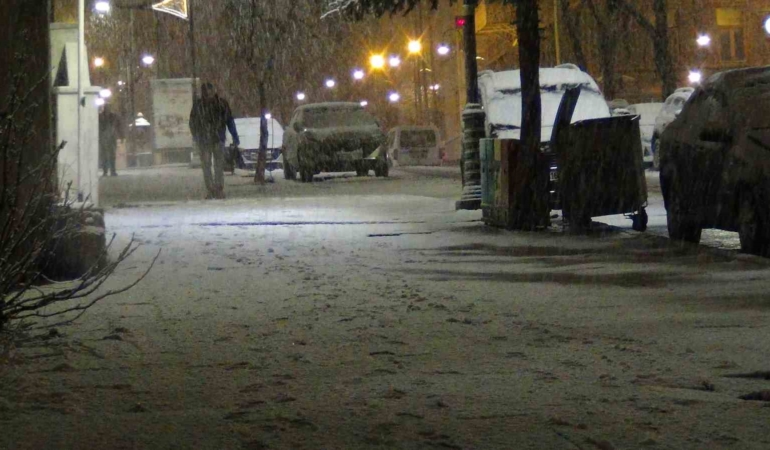 karsta-nisan-akisinda-surpriz-kar-yagisi-ve-yollarin-durumu-GiUHSNhp.jpg