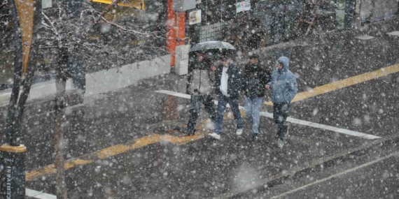 Kars’ta Yoğun Kar Yağışı ve Tipi Kent Yaşamını Şekillendiriyor