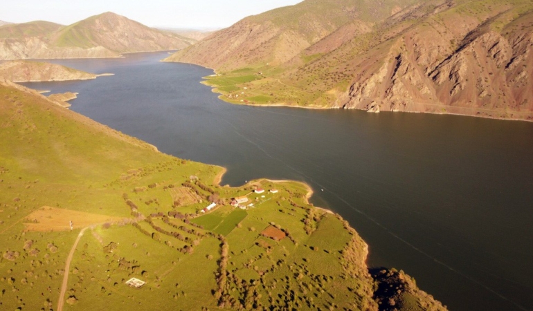 keban-baraj-golunde-bahar-manzaralari-drone-ile-gunbatimi-ve-doganin-canlanisi-YskMcG34.jpg