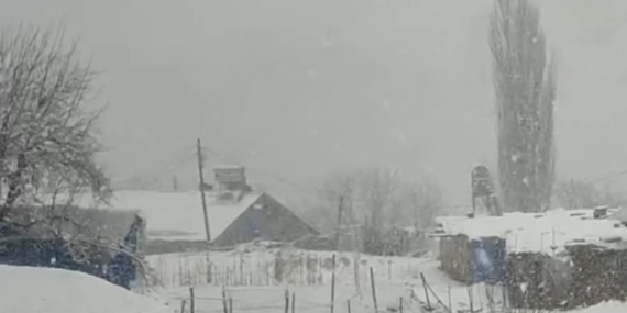 Kesmetaş Köyünde Nisan Karı: Şirin Manzara ve Günlük Yaşama Etkileri