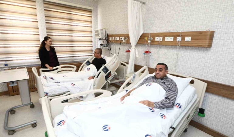 kiliste-sefkat-dolu-bir-bagis-hekimlikten-nobet-devralan-doktora-donorluktu-bobrek-nakli-E9vSDLji.jpg