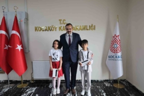 kurban-bayrami-coskusu-ve-yeni-yuzler-cocuklar-kaymakamlik-koltugunda-temsili-gorevde-McPUIih9.jpg