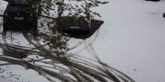 Nisanın İçinde Şaşırtan Kar Yağışı: Ardahan’da Günler Karanlık Bir Beyaza Büründü