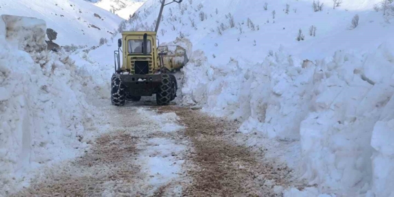 Ovacık’ta Karla Mücadele: Bahar Hasadı Zorlaşıyor