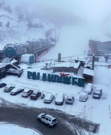 palandoken-kayak-merkezinde-kar-kalinligi-210-santimetreye-ulasti-ve-gun-boyu-kar-yagisi-devam-zE28Dn4V.jpg