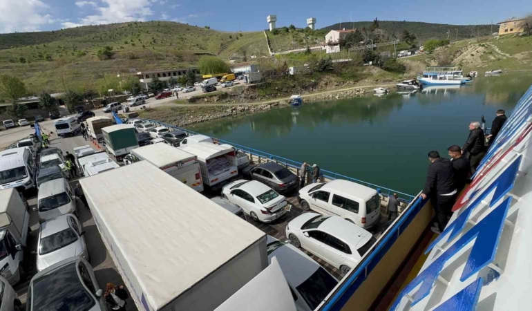 pertek-feribot-hattinda-guncel-yogunluk-ve-yeni-kopru-projesi-jVKlir5y.jpg