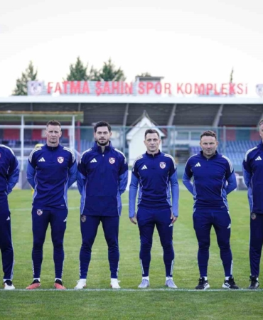 radoi-yonetiminde-gaziantep-fk-eyupspor-maci-icin-hazirliklarinda-yeni-doneme-basladi-Jt4ONKpt.jpg