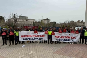 reflektor-tak-gorunur-ol-gaziantepte-traktor-suruculeri-icin-bilgilendirme-ve-reflektor-dagitimi-qi5mlRQj.jpg