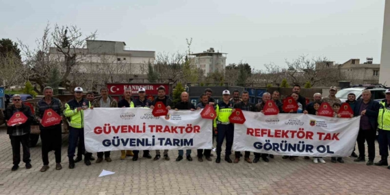 reflektor-tak-gorunur-ol-gaziantepte-traktor-suruculeri-icin-bilgilendirme-ve-reflektor-dagitimi-qi5mlRQj.jpg