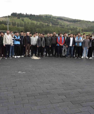 selahaddin-eyyubi-genclik-kampi-genclerle-bulusmaya-devam-ediyor-84-ogrenciyle-14-donem-faaliyetleri-Oae69rSN.jpg