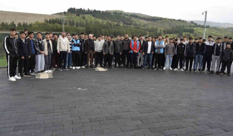 selahaddin-eyyubi-genclik-kampi-genclerle-bulusmaya-devam-ediyor-84-ogrenciyle-14-donem-faaliyetleri-Oae69rSN.jpg