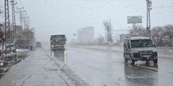 Van’da Kar Ve Sisle Ulaşıma Kapalı 11 Yerleşim Yeri: Kurubaş ve Güzeldere Geçitlerinde Görüş Sınırlaması