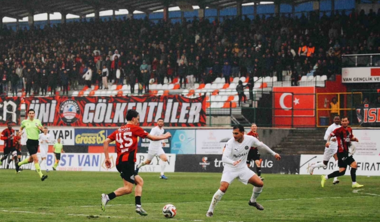 vanspor-fk-manisa-fk-karsilasmasinda-evinde-0-1lik-sonucla-maglup-oldu-DTPibx6t.jpg