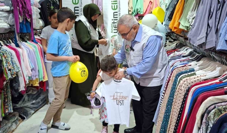 cermikte-yetim-ailelere-bayram-sevinci-yardimlar-ve-bayramlik-dagitimi-hcUkpUlk.jpg