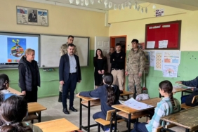 dicle-kaymakami-atis-kirsal-okullarda-ogrenciler-ve-ogretmenlerle-bulustu-nXBArCQJ.jpg