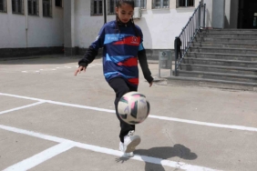 diyarbakir-kiz-futbol-takimi-turkiye-finallerine-uzun-yolculugu-tamamliyor-lPsmp1xR.jpg