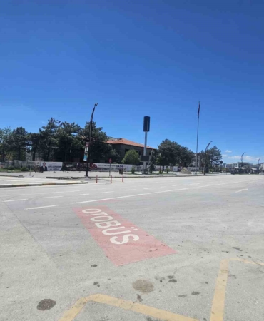 elazigda-bayramin-ilk-gununde-sehir-sessizlige-burundu-ve-insan-akisi-azaldi-F5F2PGkS.jpg