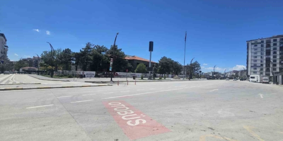 Elazığ’da Bayramın İlk Gününde Şehir Sessizliğe Büründü ve İnsan Akışı Azaldı