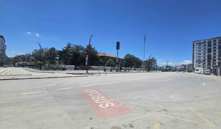 elazigda-bayramin-ilk-gununde-sehir-sessizlige-burundu-ve-insan-akisi-azaldi-F5F2PGkS.jpg