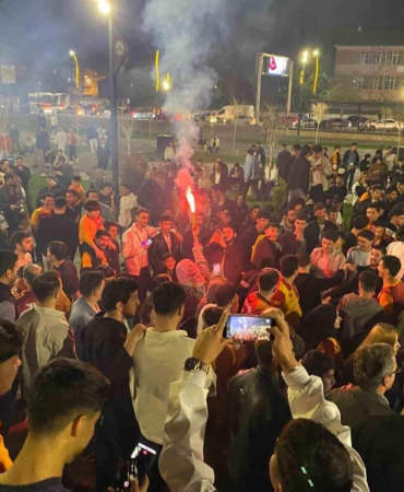 elazigda-galatasaray-sampiyonluk-coskusunu-yasatti-26-basariya-coskulu-kutlama-8WCAp35Y.jpg