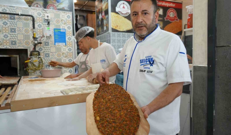 gaziantepin-tescilli-lahmacunu-malzeme-kalitesi-ve-fiyatlar-uzerinden-bir-degerlendirme-OhlAKjH9.jpg