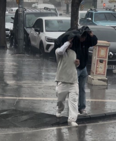 gaziantepte-aniden-yagis-vatandaslar-hazirliksiz-yakalandi-4Sdxzh3p.jpg