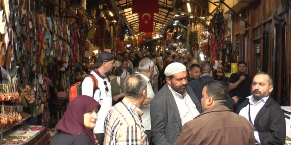 gaziantepte-bayram-tatili-turist-akini-tarihi-carsilarda-cifte-bereket-ZTIMte6L.jpg