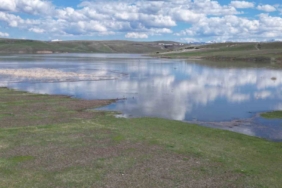kars-baraj-golu-gokyuzuyle-butunlesen-masmavi-derinlikler-BN34lUnN.jpg