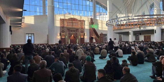 Kurban Bayramı Namazı İçin Camiler Hınca Hınç Dolu