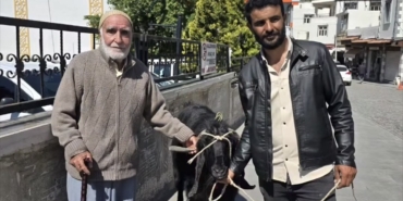 kurbanlik-pazari-tasindiran-anlar-70-kiloluk-keci-36-bin-liraya-satildi-UD6Kmq2p.jpg