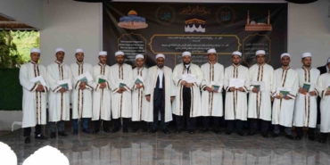 nur-medresesinde-13-hafiz-icin-icazet-toreni-coskuyla-gerceklesti-82uEhXXb.jpg