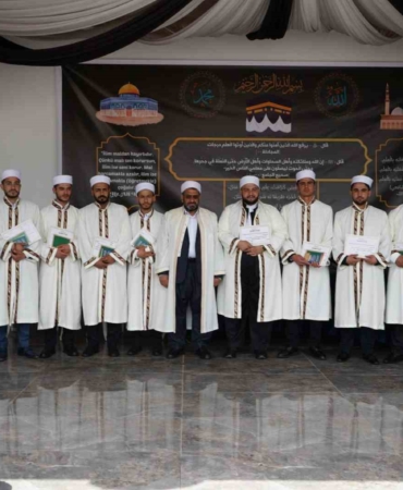 nur-medresesinde-13-hafiz-icin-icazet-toreni-coskuyla-gerceklesti-82uEhXXb.jpg