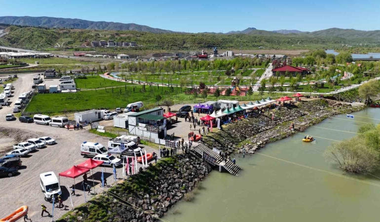 okul-sporlari-rafting-turkiye-sampiyonasi-bingolde-baslayan-coskulu-organizasyon-BOI9UknV.jpg