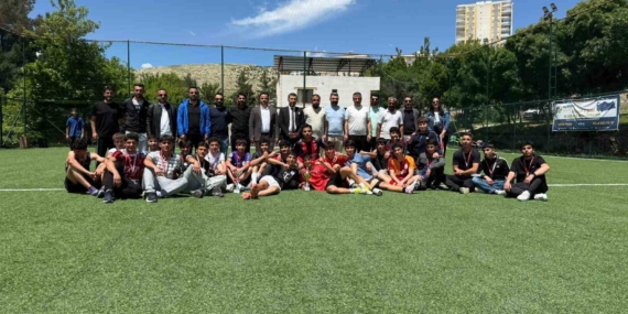silvan-mesleki-ve-teknik-anadolu-lisesinde-siniflar-arasi-futbol-turnuvasi-buyuk-cosku-ile-tamamlandi-QRzLak4z.jpg