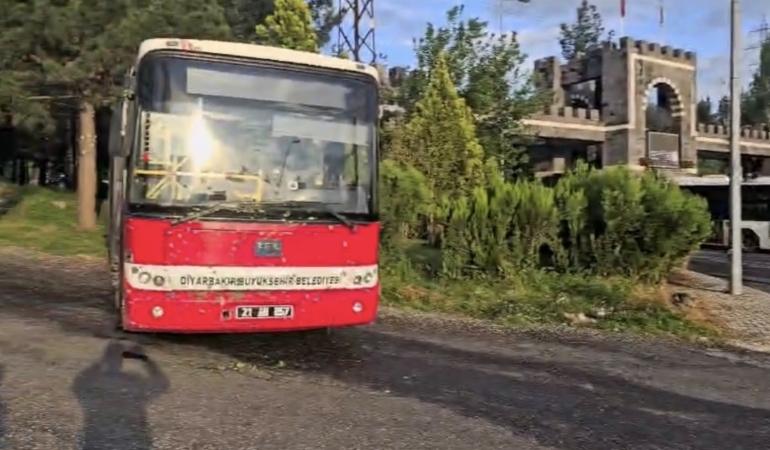 sur-ilcesinde-freni-patlayan-otobusrefujde-durdu-yasananlar-ve-gelismeler-7Lts6NMr.jpg