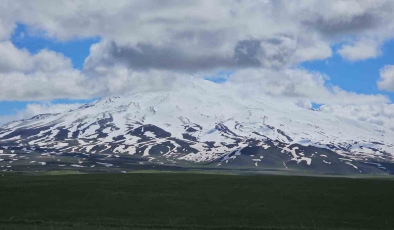 sutey-yaylasi-baharin-ilk-isiklariyla-canlanan-doga-rotasi-YJYau3gc.jpg