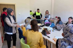 trafik-haftasinda-cocuklara-yonelik-egitim-programi-cemisgezekte-ogrencilere-guvenli-yurume-ve-yol-kurallari-9QRrOwOE.jpg